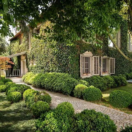 Villa Enchanting 22,000m2 And Elegant 5 Bedroom Manor *