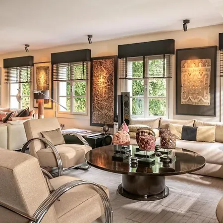 Villa Enchanting 22,000m2 And Elegant 5 Bedroom Manor *