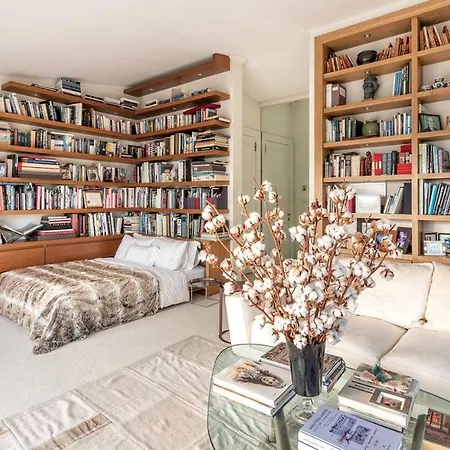 Villa Enchanting 22,000m2 And Elegant 5 Bedroom Manor *